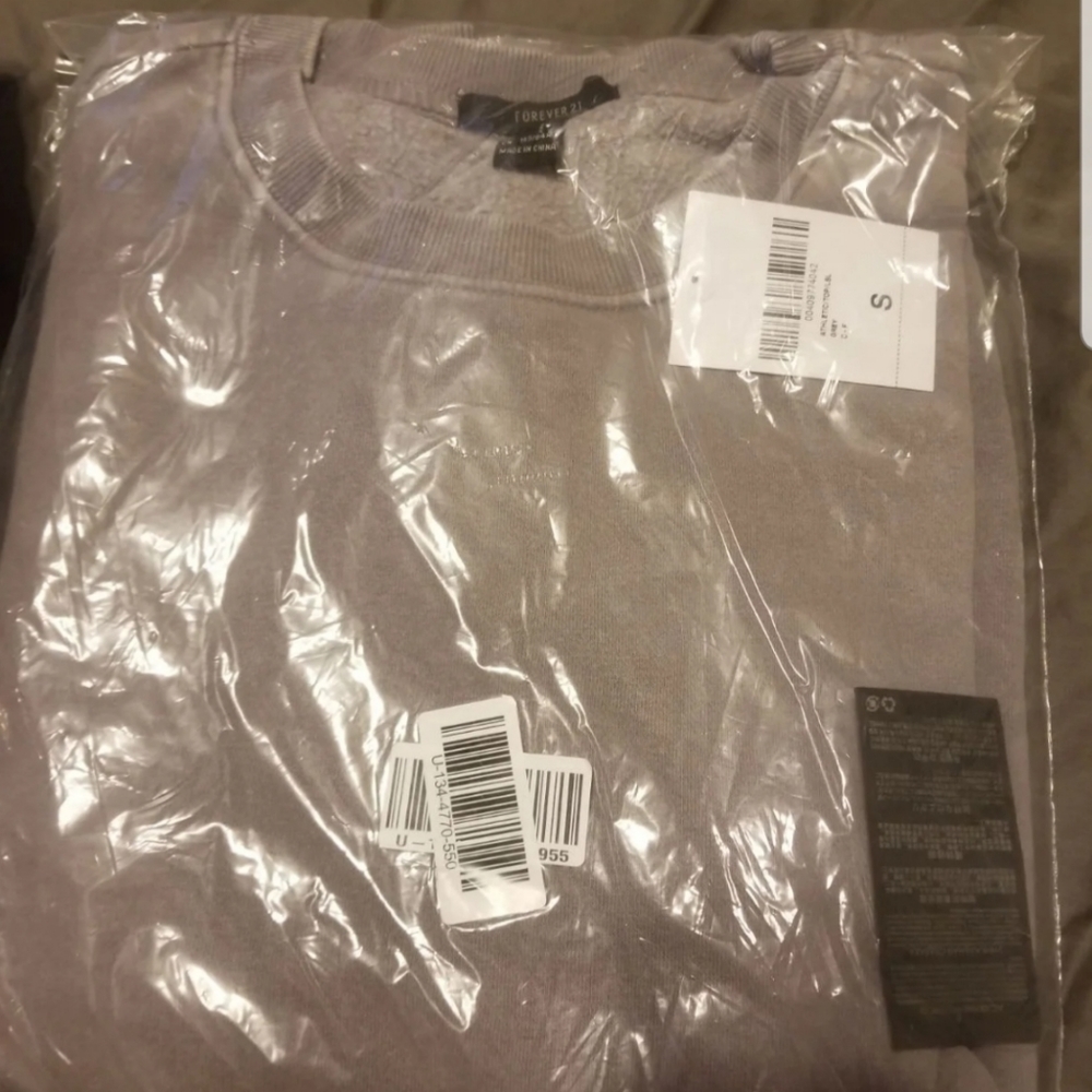 2 small sweaters - Picture 5 of 5